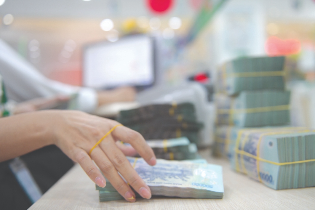 Investors hold steady amid market uncertainty