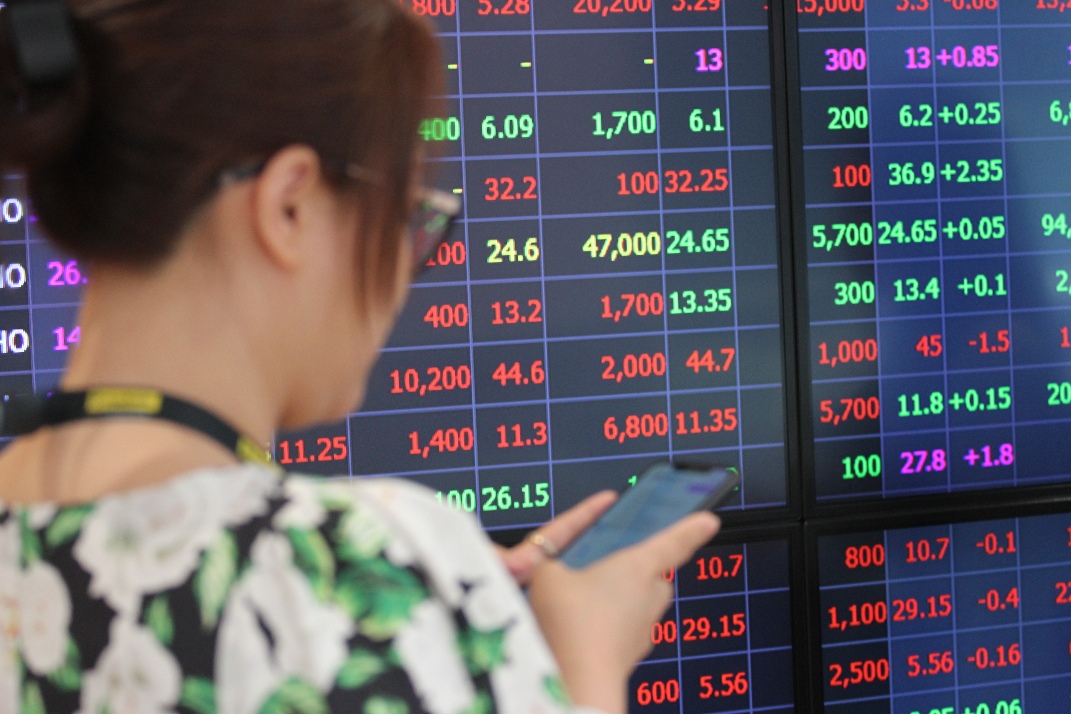 Why foreigners are net sellers