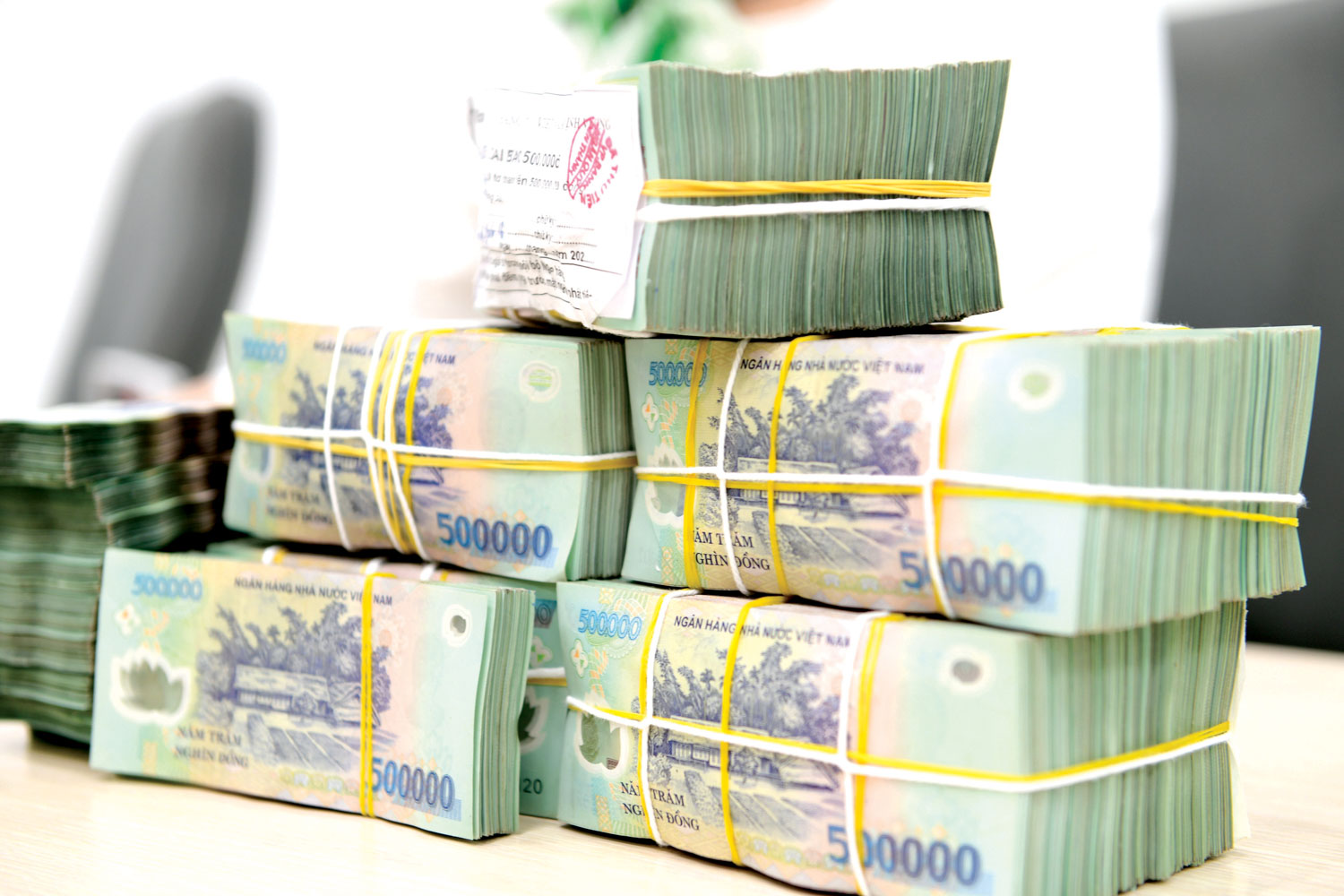 Market pressure on policymakers