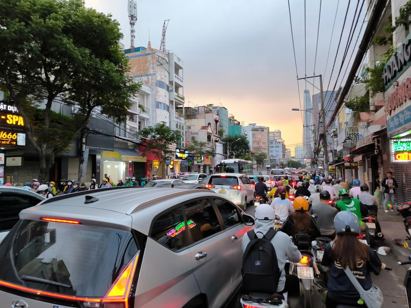 HCMC to build riverside park in Nha Rong Wharf area, widen Nguyen Tat Thanh road