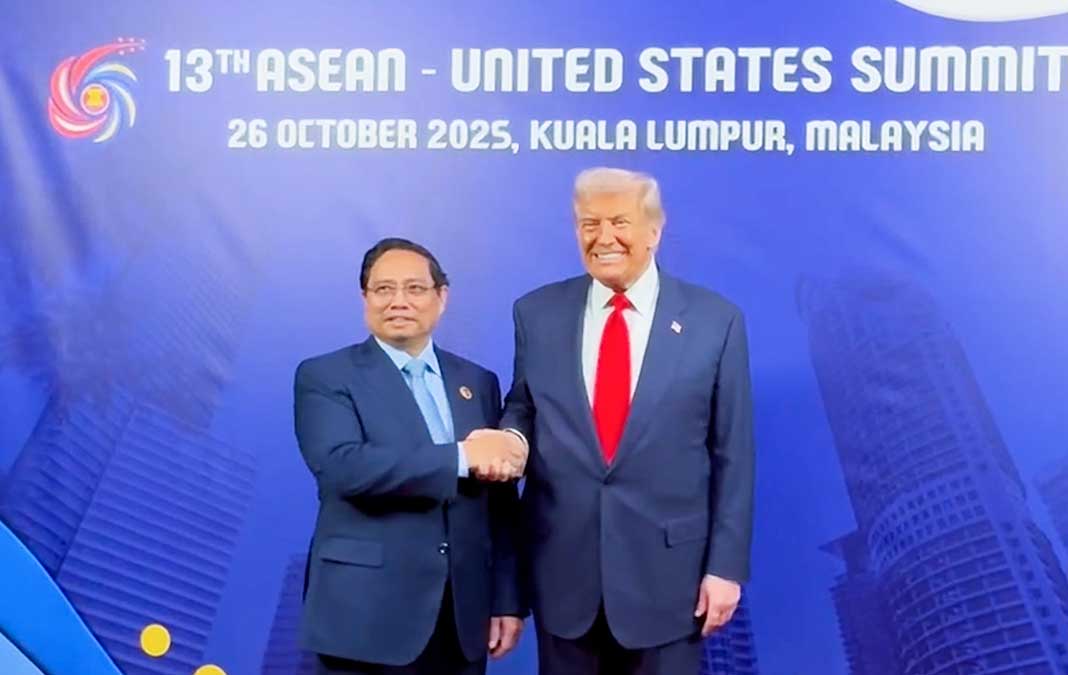 Vietnam PM, President Trump meet in Kuala Lumpur, discuss visits