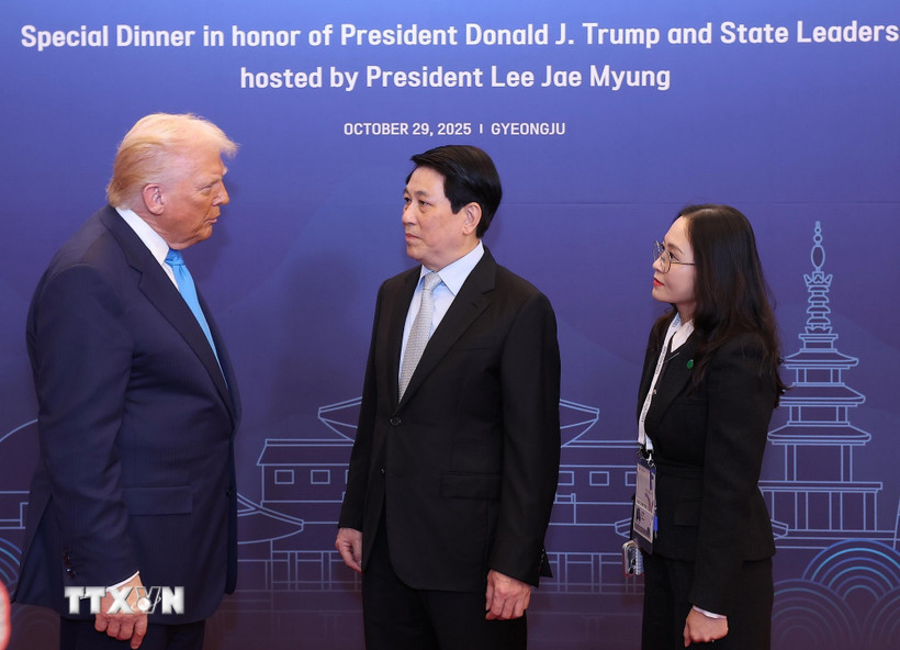 Vietnam, U.S. presidents meet in South Korea