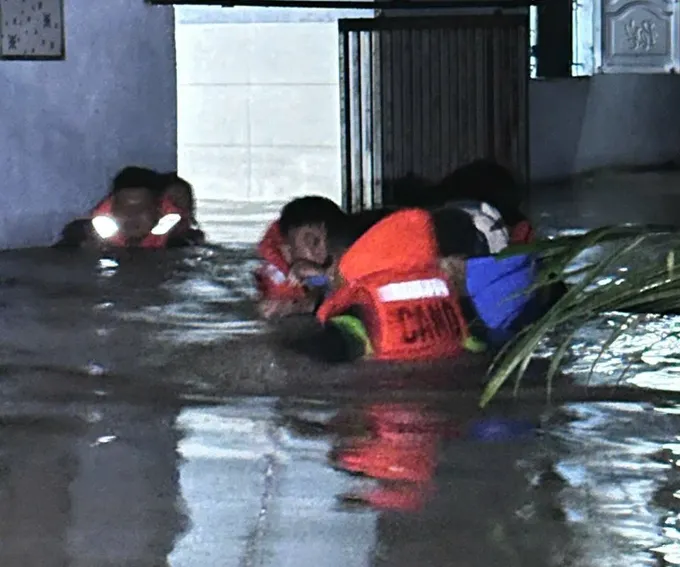 127 people evacuated from flooded area in HCMC