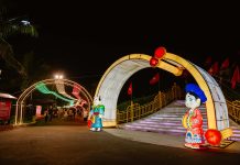 Hoi An glows with giant lantern displays